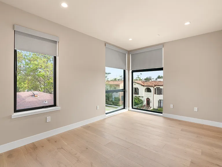 453 N Stanley Ave — Photo 18