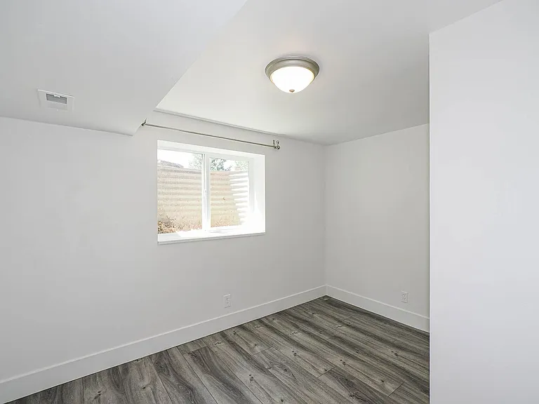 650 W 1000 N — Photo 24