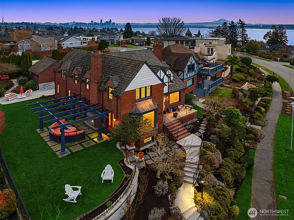 3rd image of 2256 W Viewmont Way W