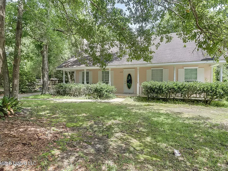 9228 Pointe Aux Chenes Rd — Photo 1