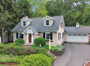 928 Valley Rd, Watchung, NJ 07069
