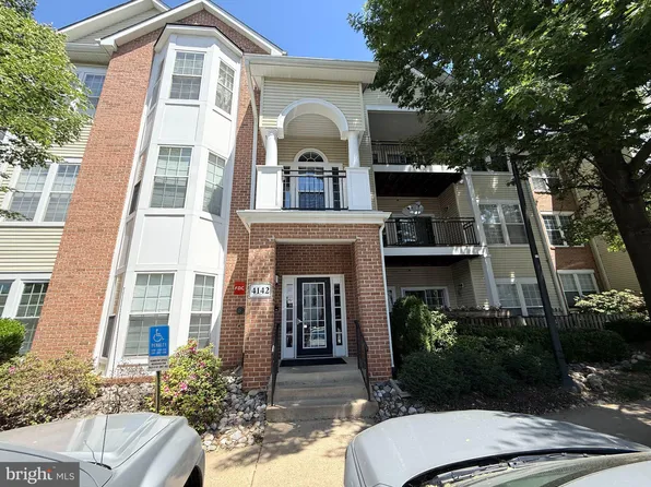 4142 Fountainside Ln Unit 301, Fairfax, VA 22030
