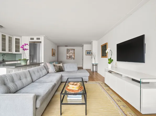 392 Central Park West image 1 of 8