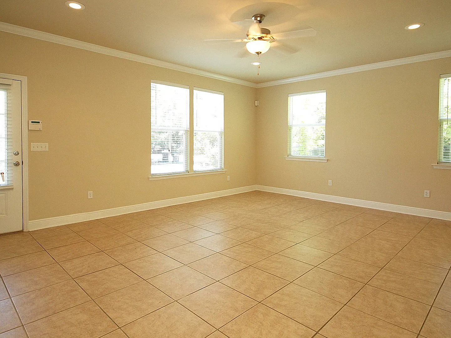 4 bed, 4.0 bath, 1850 sqft, $500 — Photo 4