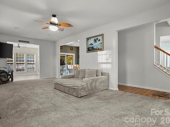 4th image of 4105 Autumn Cove Dr