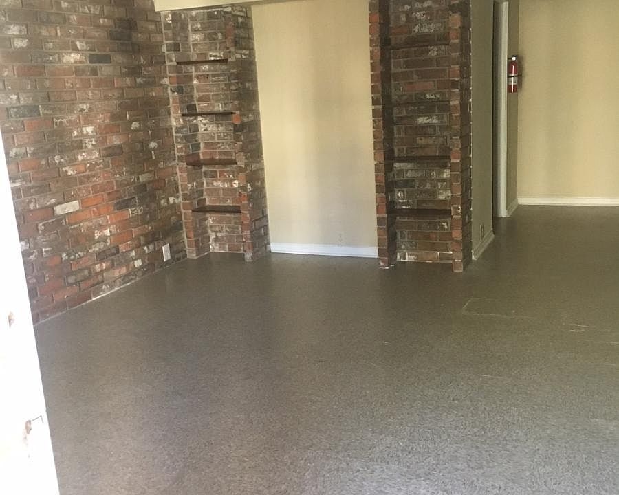 1st image of 4506 Sherwood Ln #9