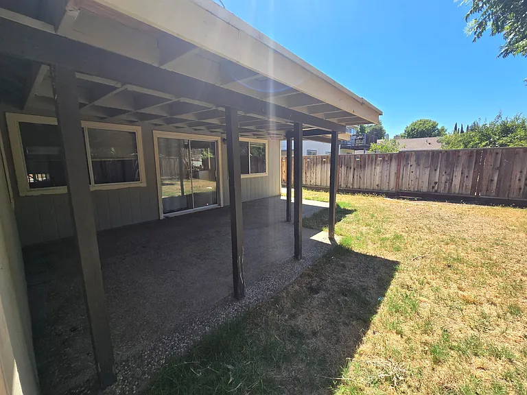 541 Moray Way — Photo 5