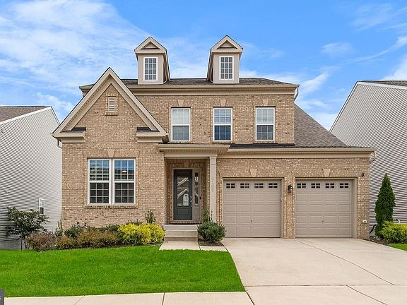 3rd image of 9105 Garden Knoll Ln