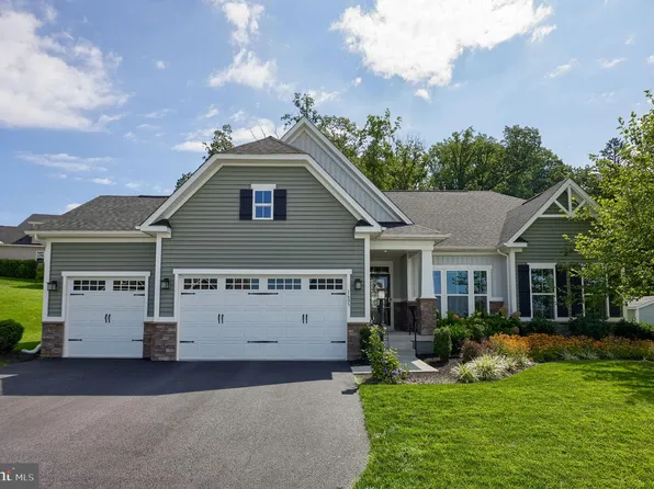 1605 River Birch Cir, York, PA 17403