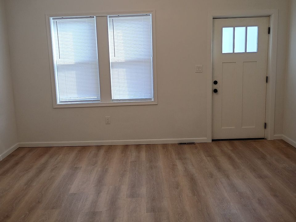 1st image of 115 W Monroe St