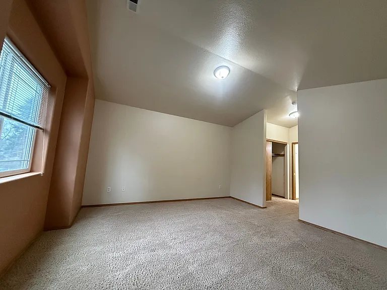 11739 SE Yamhill St — Photo 16