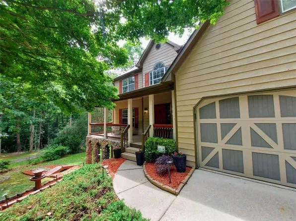 2915 Valley Ct, Loganville, GA 30052