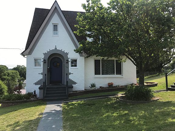 3rd image of 130 1st Ave