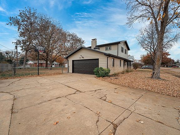 2nd image of 2086 Raymond Ave
