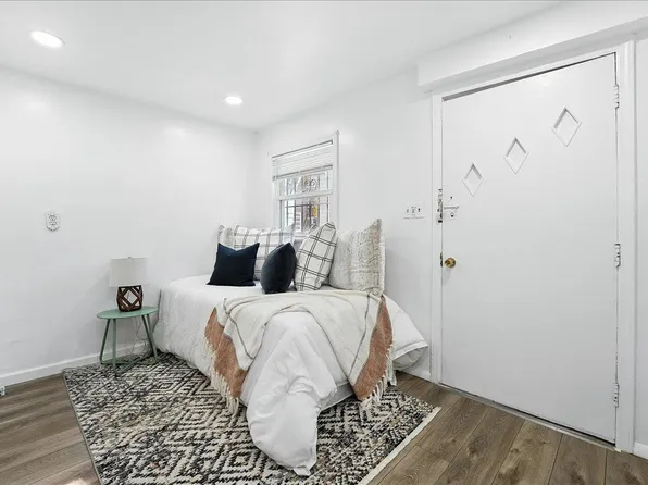 283 Griffith Street image 10 of 29