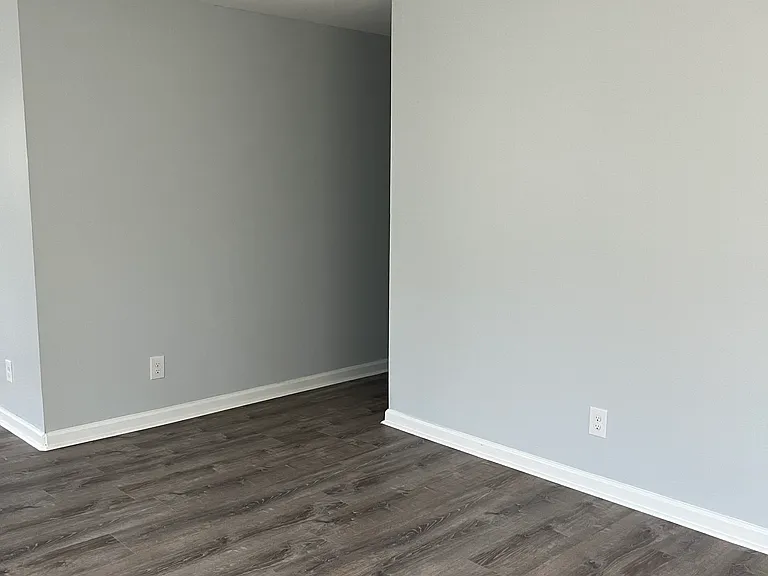 2526 Dexter St E — Photo 8