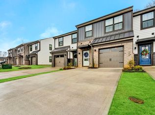 8 Connaught Ct, Mauldin, SC 29662