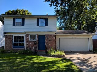 865 Maple Ln, Waterville, OH 43566