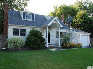 7 Verbena Dr, Commack, NY 11725
