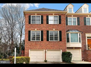 3909 Barcroft Mews Ct, Falls Church, VA 22041