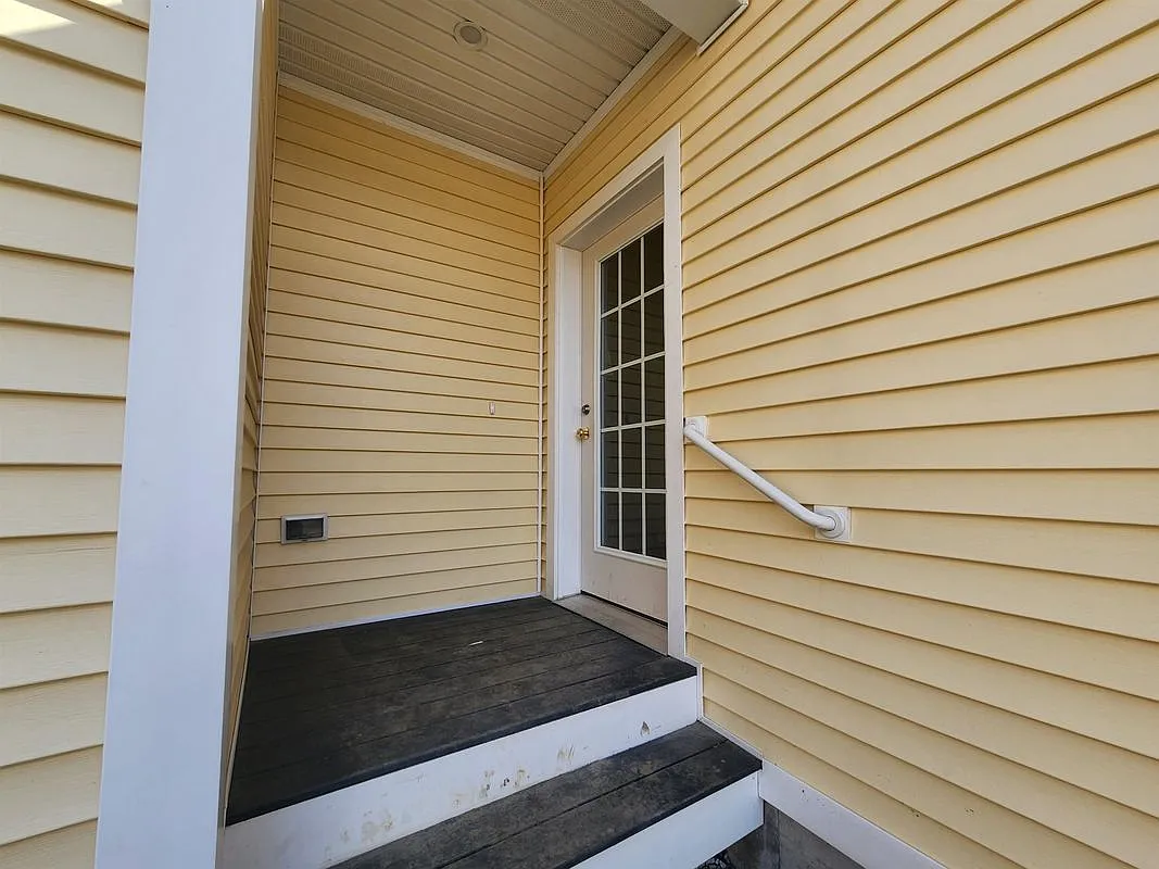 2 bed, 2.0 bath, 1369 sqft, $3,225 — Photo 2