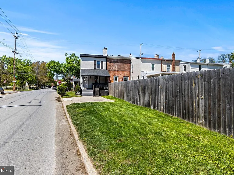 386 E Nields St — Photo 11
