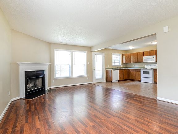 5th image of 1909 Dunsmore Ln