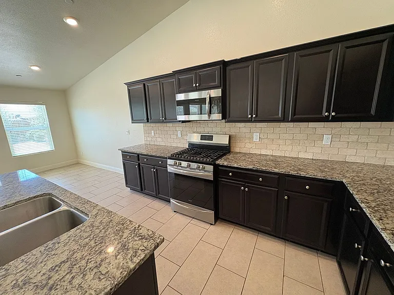 3227 Ferro Ct — Photo 34