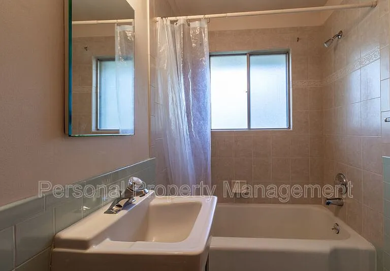 219 W 31st St — Photo 7
