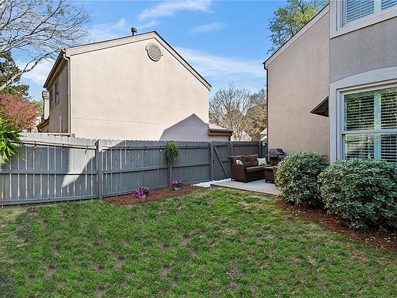 3rd image of 2914 Lenox Rd NE APT 18