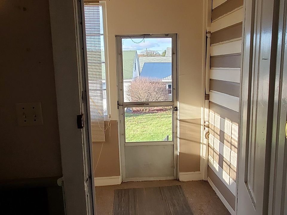 Enclosed Back Porch Area