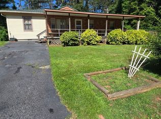 8 Josephine St, Newnan, GA 30263