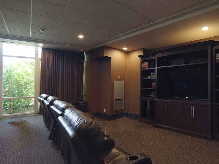 39 Upper Duke Cres #102 — Photo 15