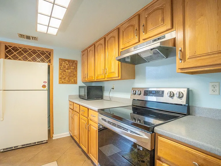 4901 Sandcastle Cir — Photo 13