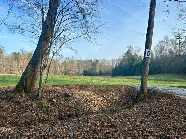 5 Radford Rd, East Bernstadt, KY 40729