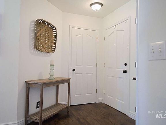 4th image of 2509 N Archery Way