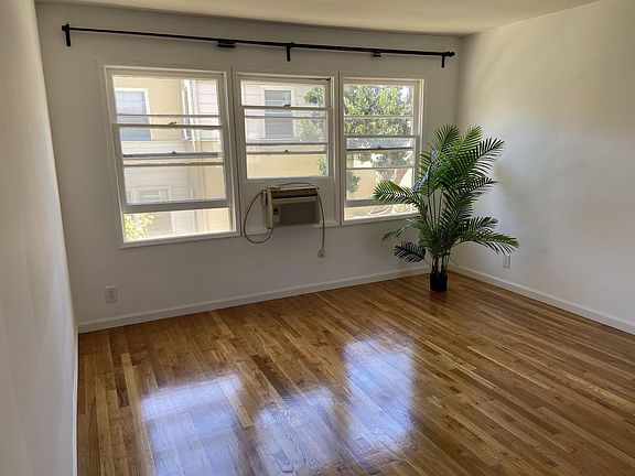 5th image of 2475 Silver Lake Blvd