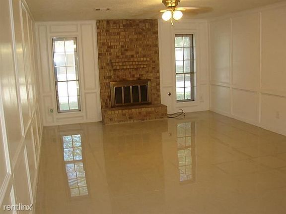 2nd image of 4207 Parkland St