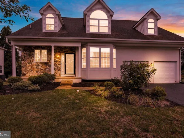 847 Mountaintop Dr, Collegeville, PA 19426