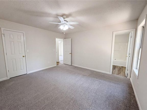 4th image of 385 Southern Trace Dr