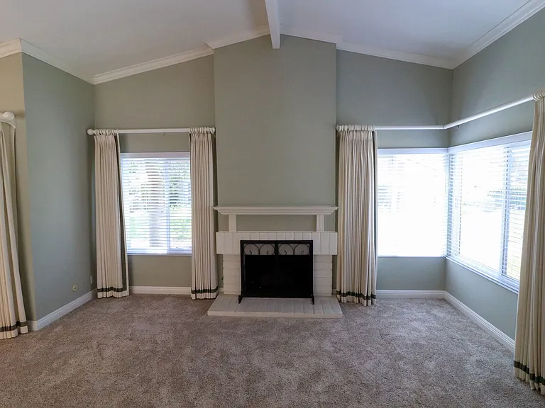 1050 Pacifica Dr — Photo 7