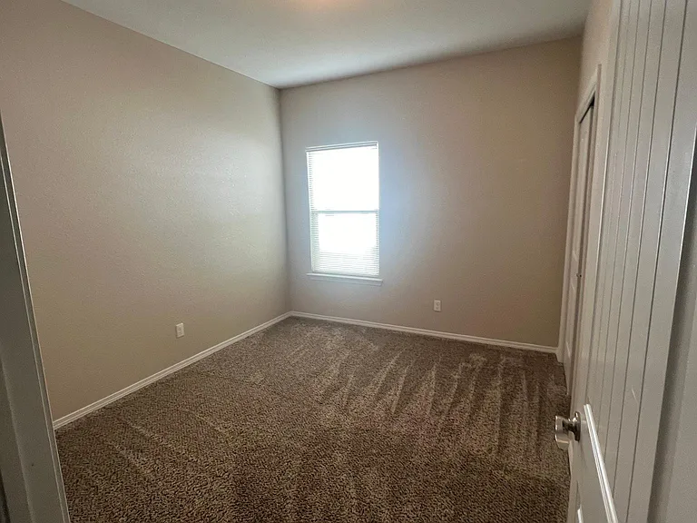 340 Isaias Ave — Photo 31
