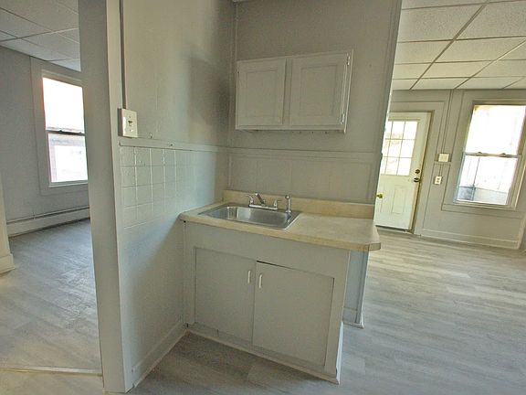 4th image of 61 Circular Ave #2