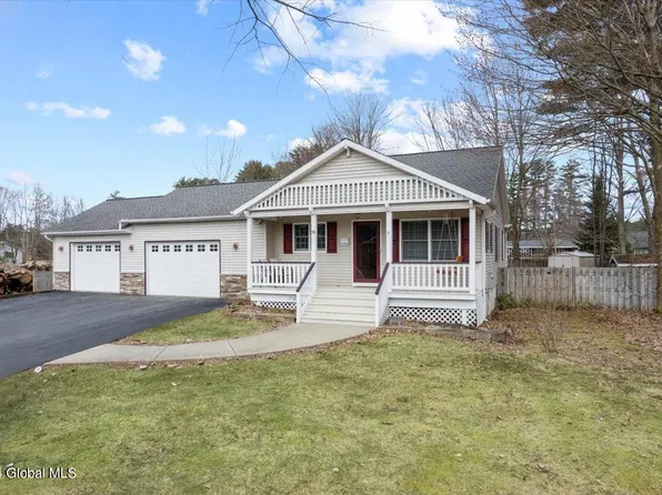 28 Lake Avenue, Warrensburg, NY 12885