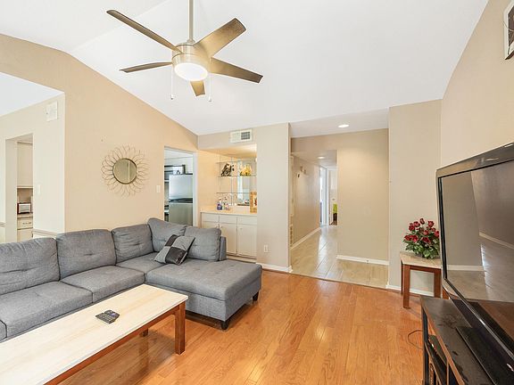 4th image of 1818 Augusta Dr APT 36