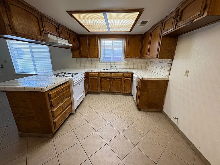 1748 E Laura Ave — Photo 14
