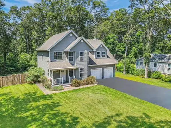 509 Lockwood Drive, Shirley, NY 11967