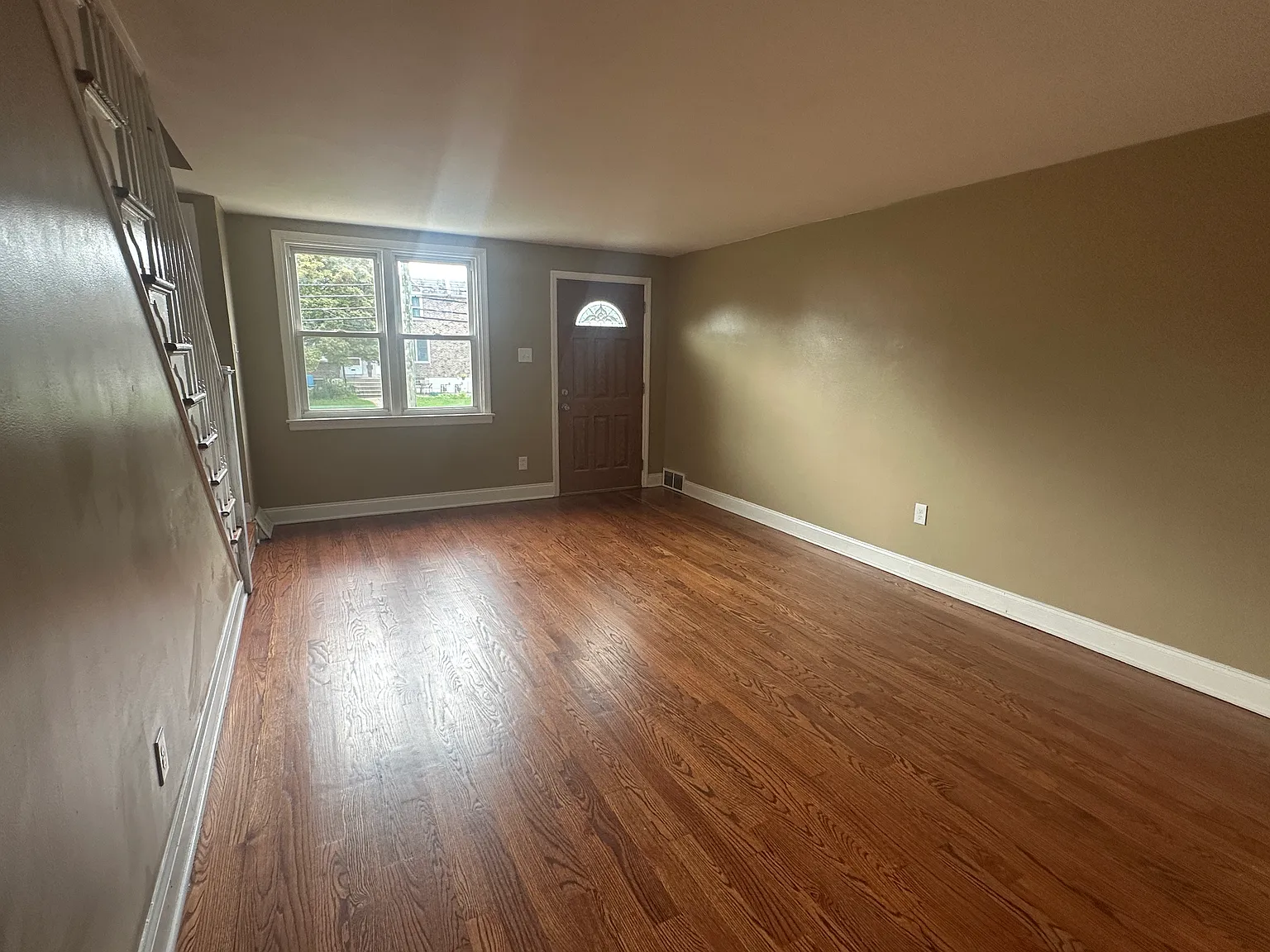 3 bed, 1120 sqft, $2,300 — Photo 2