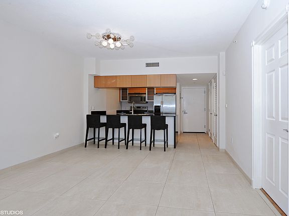 4th image of 1750 N Bayshore Dr APT 1809