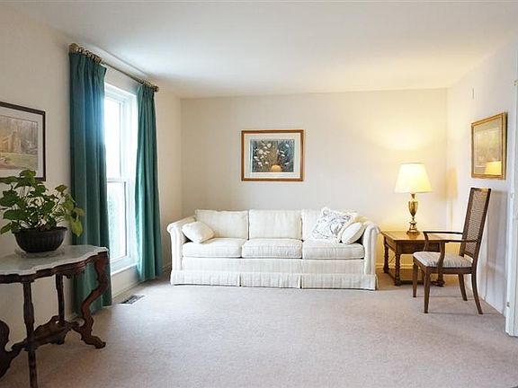 3rd image of 5825 Tyndale Ct